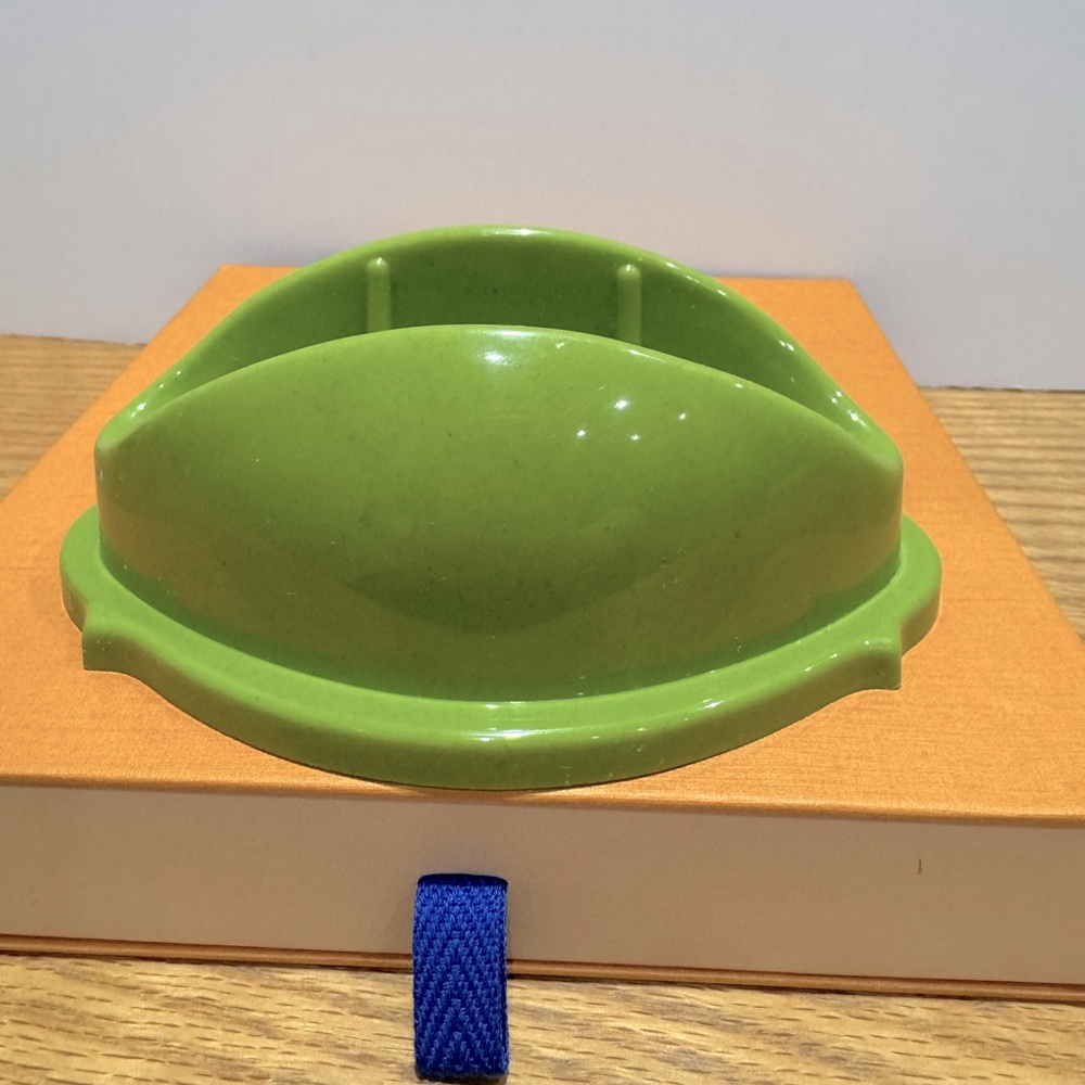 Vintage Schwartz Bros plastic Green soap dish with White Floral Design MCM - Picture 9 of 11